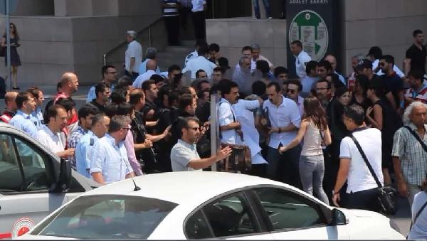 Polis İstanbul Adliyesi önünde açıklama yapan gruba müdahale etti