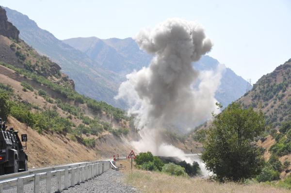 Hakkari-Çukurca karayoluna  bırakılan patlayıcı imha edildi