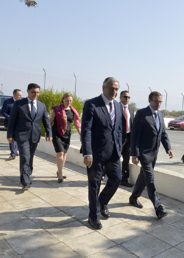 Kıbrıs’ta Türk ve Rum liderler yeniden bir araya geldi