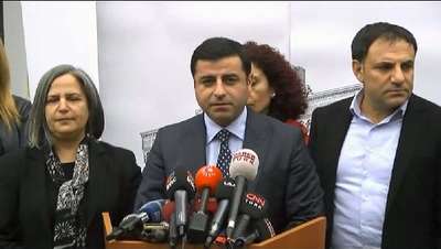 Selahattin Demirtaş Yaşar Kemal'i ziyaret etti