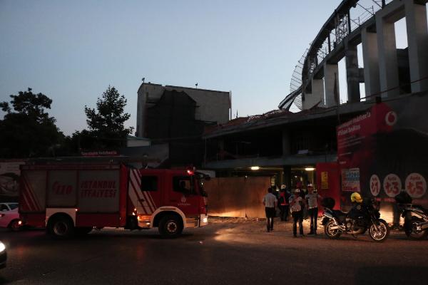Vodafone Arena'nın çatı iskeleti düştü: 2 yaralı