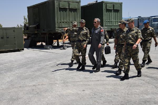 Orgeneral Akın Öztürk, Suriye sınırındaki radar ve hava savunma silah sistemlerini denetledi