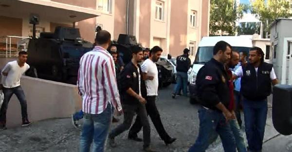 Menemen'deki YDG- H operasyonunun 8 zanlısı adliyeye sevk edildi