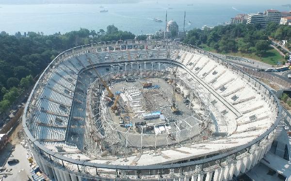 Beşiktaş stadının çatı iskeleti hasar gördü