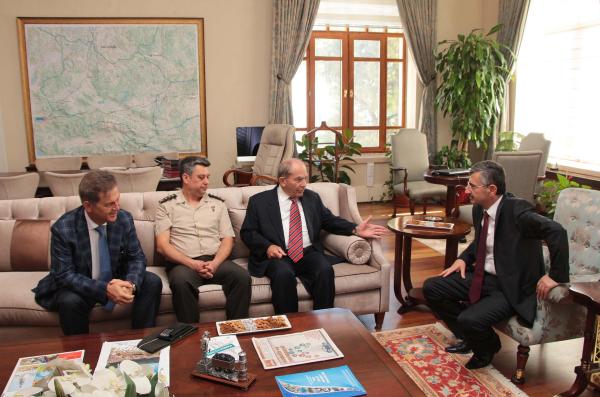 Eski Genelkurmay Başkanı Özkök'ten Manisa Valisi Bektaş'a ziyaret