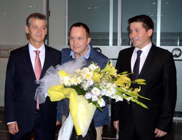 E-vizeden yararlanan 10 milyonuncu yolcuya sürpriz karşılama
