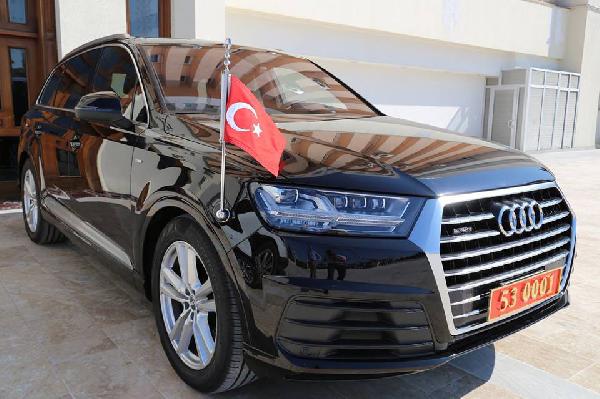 Rize'de Vali Yazıcı'nın 642 bin liralık makam aracı tartışılıyor