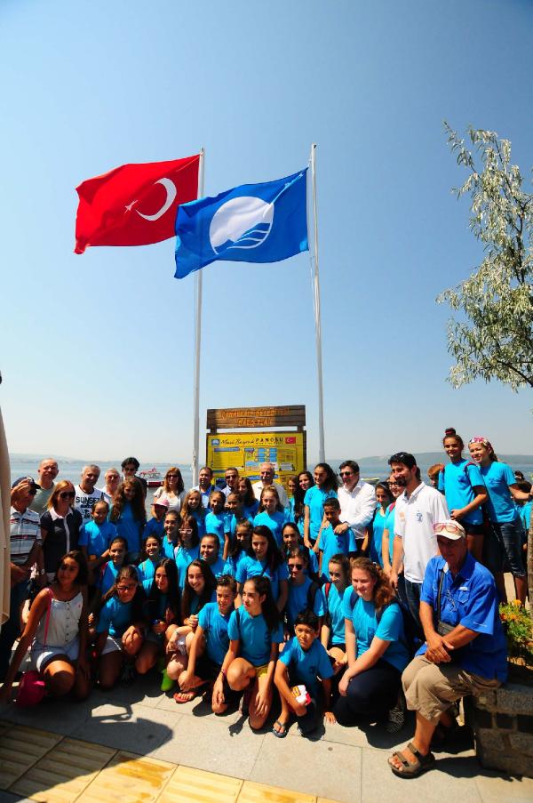 Çanakkale'de 'Barış Plajı'na törenle 'mavi bayrak dikildi