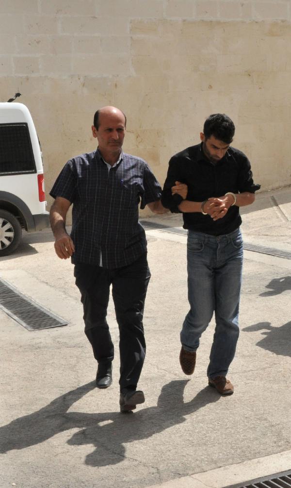 Elazığ'da IŞİD operasyonunda yakalanan 8 kişi Adliye'ye sevk edildi