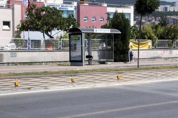 Çanakkale'de otobüs durağındaki çanta korkuttu
