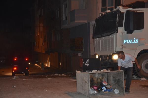 Doğubayazıt'ta yol kapatan gruba müdahale