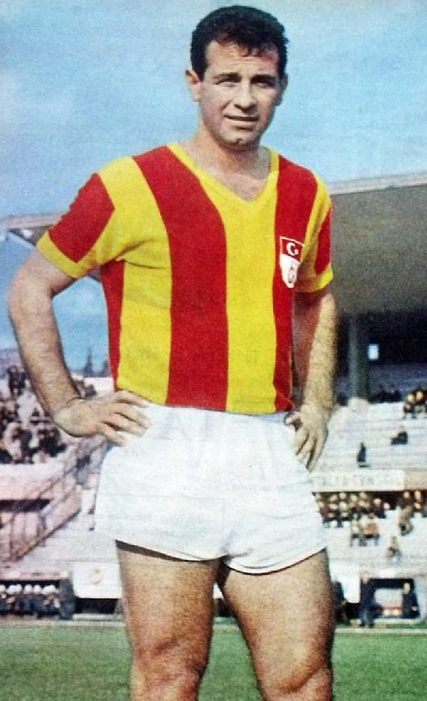 Taçsız Kral'ın heykeli Konak'a dikilecek
