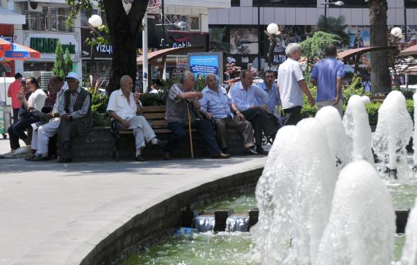 Türkiye’nin en çok yağış alan ili Rize sıcaktan kavruluyor