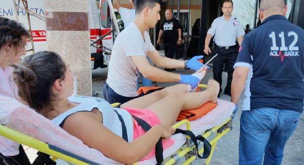 Tatil için Hollanda'dan gelen 13 yaşındaki Ayşe'nin ayağına inşaat demiri saplandı