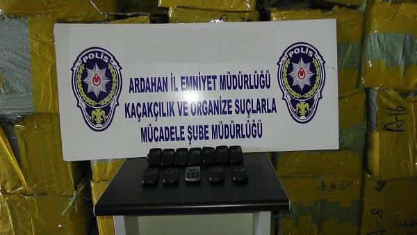 Gürcistan plakalı kamyondan 25 bin kaçak cep telefonu çıktı