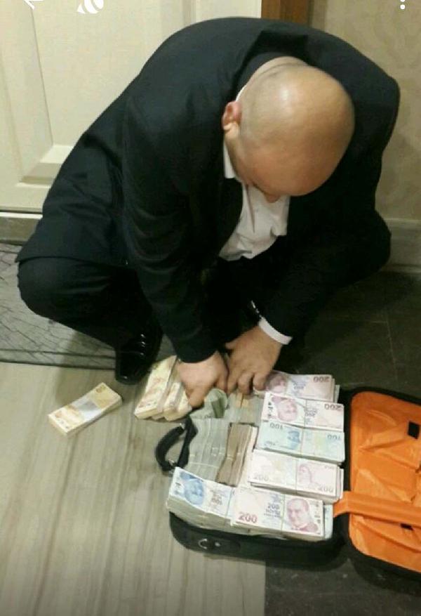 Sahte dolarlarla yüz binlerce liralık vurgun