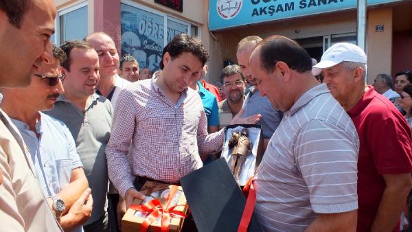 Kaymakam gözyaşlarıyla uğurlandı