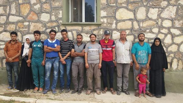 12 Iraqis captured before crossing into Turkey