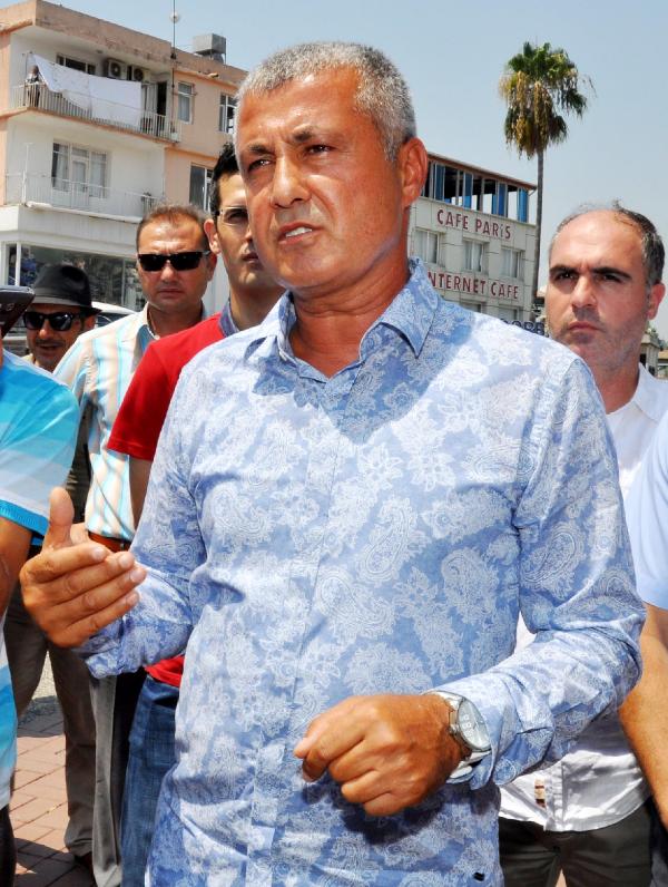 Belediye başkanı halka cibinlik dağıttı