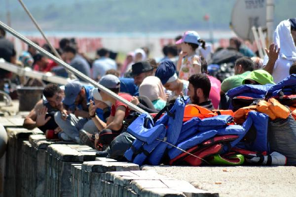 Ayvalık'ta 2 ayrı operasyonda 166 kaçak yakalandı