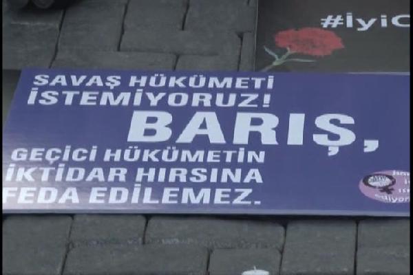 Kadınlardan "Savaşa karşı ses çıkar" eylemi