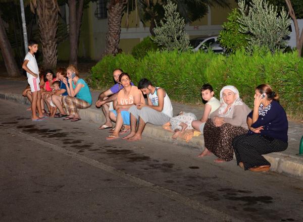 Akdeniz'deki deprem güney sahillerini salladı (2)