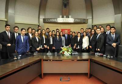 Yeditepe Üniversitesi öğrencileri, Kılıçdaroğlu'nu ziyaret etti