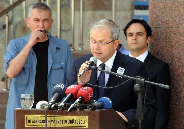 Diyarbakır Emniyet Müdürü: Görevimin başındayım, moralimizi bozamazlar