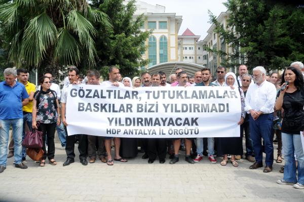 HDP'li Oluç'tan Davutoğlu'na: Hocanız Tansu Çiller'in durumuna düşmeyin