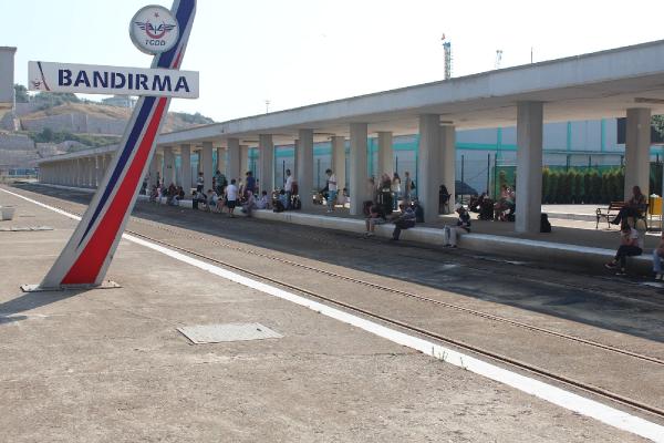 Aşırı sıcaklar tren seferlerini de etkiledi