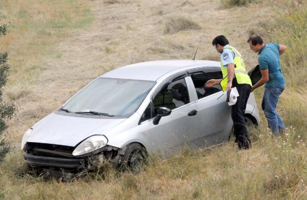 Rüzgar otomobili şarampole savurdu: 4 Yaralı