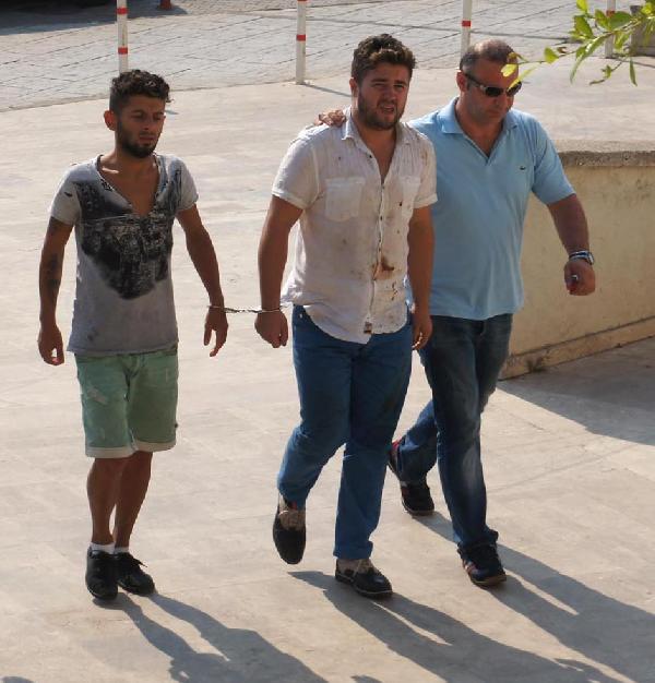Berberlerin müşteri kavgası; 5 yaralı