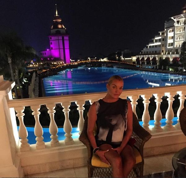 Skandalları ile tanınan Rus balerinin bu defaki skandal adresi Antalya oldu