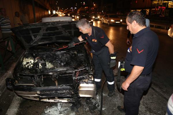 Seyir halindeki LPG'li otomobil alev aldı