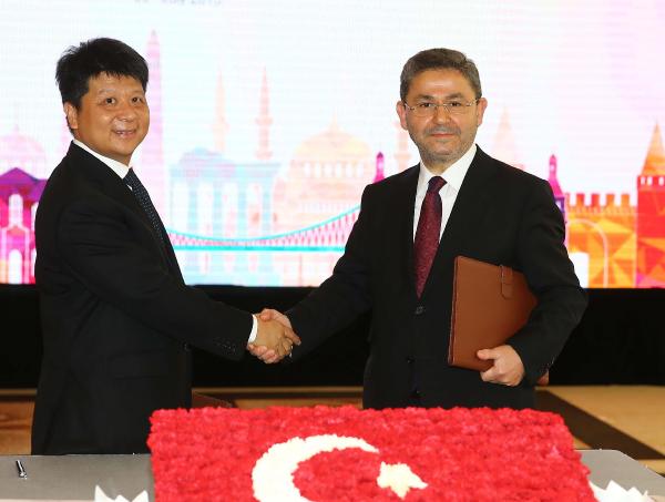 Turkcell ve Huawei 5G’de araştırma ve teknik denemelerde işbirliğine gidiyor