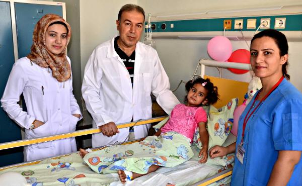 Saat pili yutan minik Esma, ölümden döndü