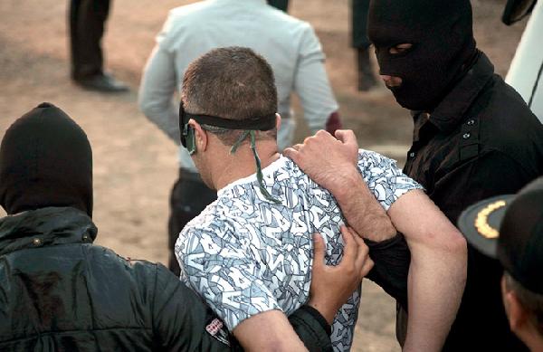 İran'da bir kadına tecavüz eden 3 kişi halka açık alanda idam edildi