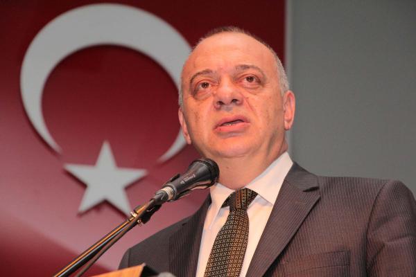 Manisa'da MHP ile Ak Parti arasında bayraklı afiş krizi (2)