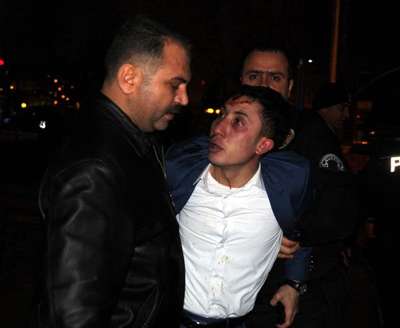 Konserde 'masaya gül atma' kavgası: 5 yaralı