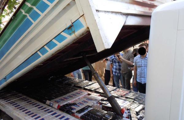 TIR dorsesinin altında 15 bin paket kaçak sigara