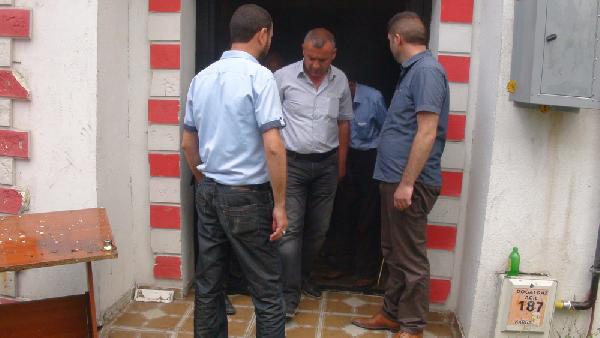 MHP Kars binası kapısında yangın paniği