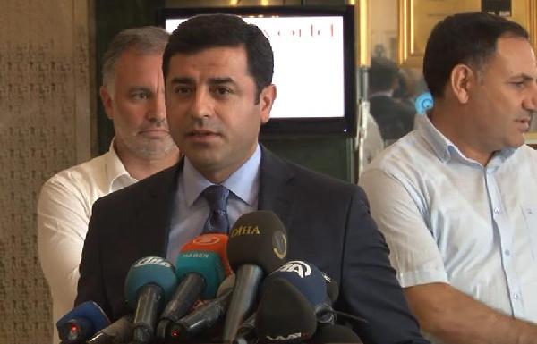 Demirtaş"Hanginiz evladınızı feda ediyorsunuz"