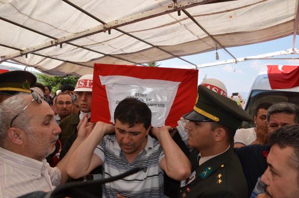 Şehit Er Kandemir, Denizli'de 20 bin kişinin katıldığı törenle son yolculuğunu uğurlandı