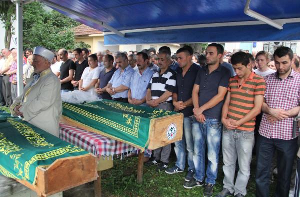 Komşusu ile kızını bıçaklayarak öldürdü (2)