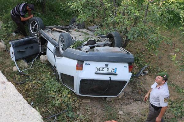 Otomobil şarampole devrildi: 1 ölü, 1 yaralı