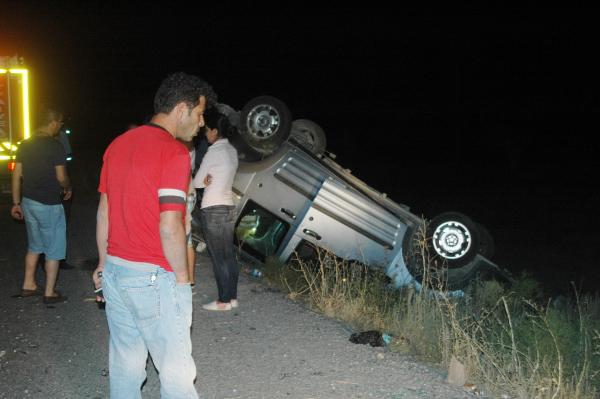 Hafif ticari araç takla attı: 5 yaralı