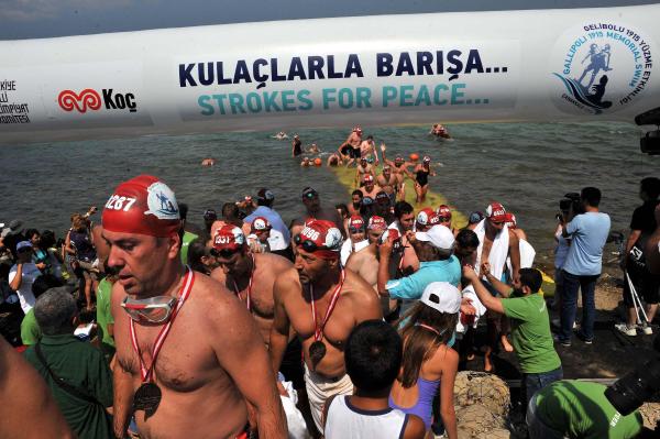 Çanakkale'de kulaçlar barış için attı