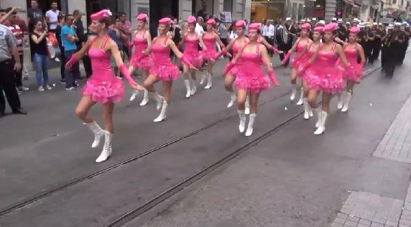 İstiklal Caddesi rengarenk