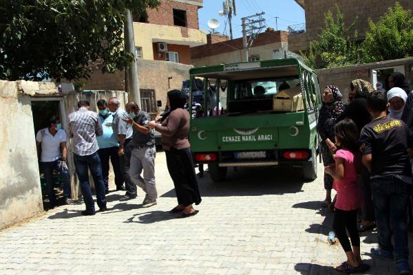 Muhtar yaşlı adamı evde ölü buldu