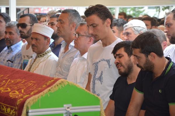 Makedonya’da öldürülen anne ile oğlu Bursa’da toprağa verildi
